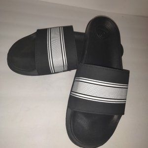 Champion size 8 women's Cala black & white striped slides, NWOT